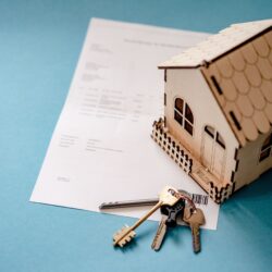 Come vendere la propria abitazione con Agenzia immobiliare e da privato